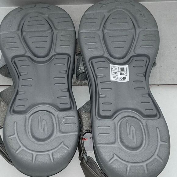 Skechers Women's Gray GO WALK Arch Fit Astonish Strap Sandals Size 10 NWT - Picture 11 of 12
